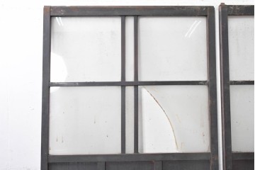 アンティーク建具　大正期から昭和初期　深みのある色合いのガラス入り引き戸2枚セット　(R-091452)