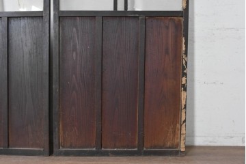 アンティーク建具　大正期から昭和初期　深みのある色合いのガラス入り引き戸2枚セット　(R-091452)