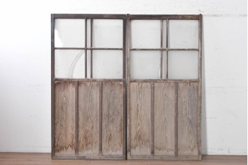 アンティーク建具　大正期から昭和初期　深みのある色合いのガラス入り引き戸2枚セット　(R-091452)