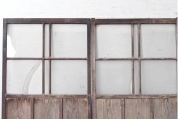 アンティーク建具　大正期から昭和初期　深みのある色合いのガラス入り引き戸2枚セット　(R-091452)
