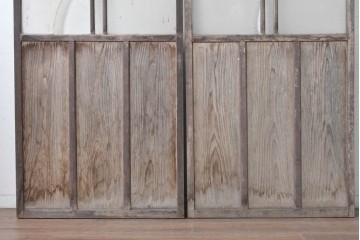 アンティーク建具　大正期から昭和初期　深みのある色合いのガラス入り引き戸2枚セット　(R-091452)