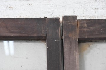 アンティーク建具　大正期から昭和初期　深みのある色合いのガラス入り引き戸2枚セット　(R-091452)