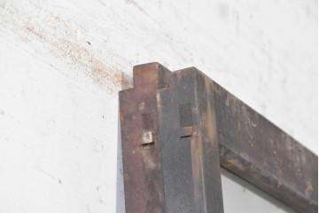 アンティーク建具　大正期から昭和初期　深みのある色合いのガラス入り引き戸2枚セット　(R-091452)