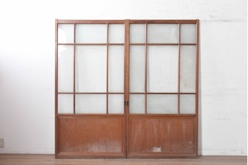 アンティーク建具　昭和初期から昭和中期　上手物!!　細身の桟と腰板を端正に組み上げた作りの良いガラス戸2枚セット　(R-091454)
