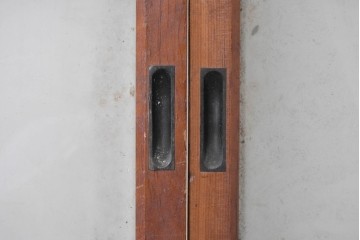 アンティーク建具　昭和初期から昭和中期　上手物!!　細身の桟と腰板を端正に組み上げた作りの良いガラス戸2枚セット　(R-091454)