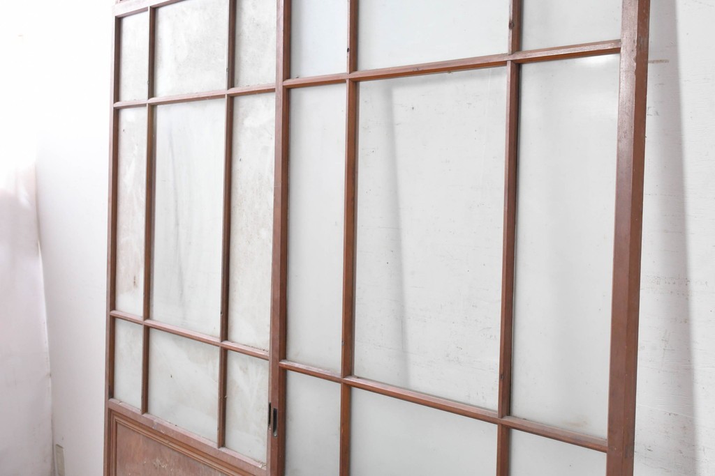 アンティーク建具　昭和初期から昭和中期　上手物!!　細身の桟と腰板を端正に組み上げた作りの良いガラス戸2枚セット　(R-091454)