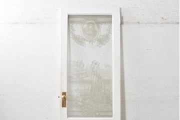 イギリスアンティーク建具　1890年から1910年頃　詩人ラ・フォンテーヌの肖像画を描いたエッチングガラス入りドア1枚　(R-091457)