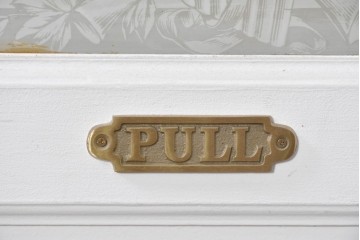 イギリスアンティーク建具　1890年から1910年頃　詩人ラ・フォンテーヌの肖像画を描いたエッチングガラス入りドア1枚　(R-091457)