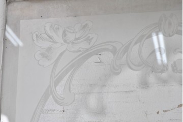 イギリスアンティーク建具　1890年から1910年頃　花を優美に描いたエッチングガラス入りドア1枚　(R-091458)