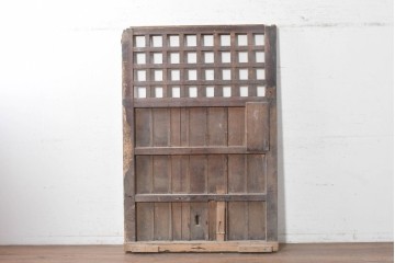 アンティーク建具　明治から大正期　素朴で味わい深いきつね格子蔵戸1枚　(R-091459)