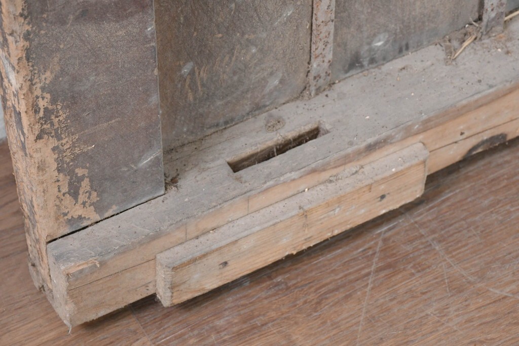 アンティーク建具　明治から大正期　素朴で味わい深いきつね格子蔵戸1枚　(R-091459)