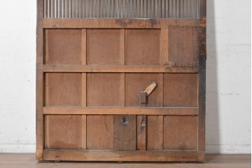 アンティーク建具　明治から大正期　縦格子と鉄金具が和の趣を添える格子蔵戸1枚　(R-091460)