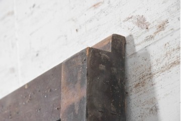 アンティーク建具　明治から大正期　縦格子と鉄金具が和の趣を添える格子蔵戸1枚　(R-091460)