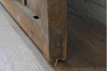 アンティーク建具　明治から大正期　縦格子と鉄金具が和の趣を添える格子蔵戸1枚　(R-091460)