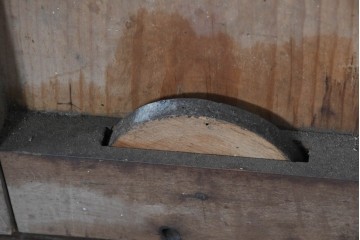 アンティーク建具　明治から大正期　素朴な木の表情を楽しめる蔵戸1枚　(R-091461)