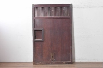 アンティーク建具　明治から大正期　栗材　赤みを帯びた色合いと縦格子が味わい深い格子蔵戸1枚　(R-091462)