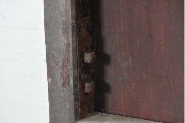 アンティーク建具　明治から大正期　栗材　赤みを帯びた色合いと縦格子が味わい深い格子蔵戸1枚　(R-091462)