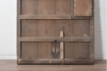 アンティーク建具　明治から大正期　栗材　赤みを帯びた色合いと縦格子が味わい深い格子蔵戸1枚　(R-091462)