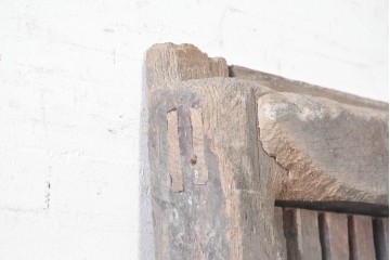 アンティーク建具　明治から大正期　栗材　赤みを帯びた色合いと縦格子が味わい深い格子蔵戸1枚　(R-091462)