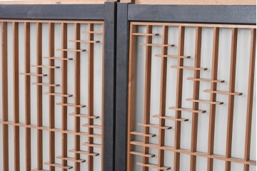 ヴィンテージ建具　昭和中期　腰板黒柿材　流れるような組子意匠が美しい片面ガラスの書院戸4枚セット　(R-091464)