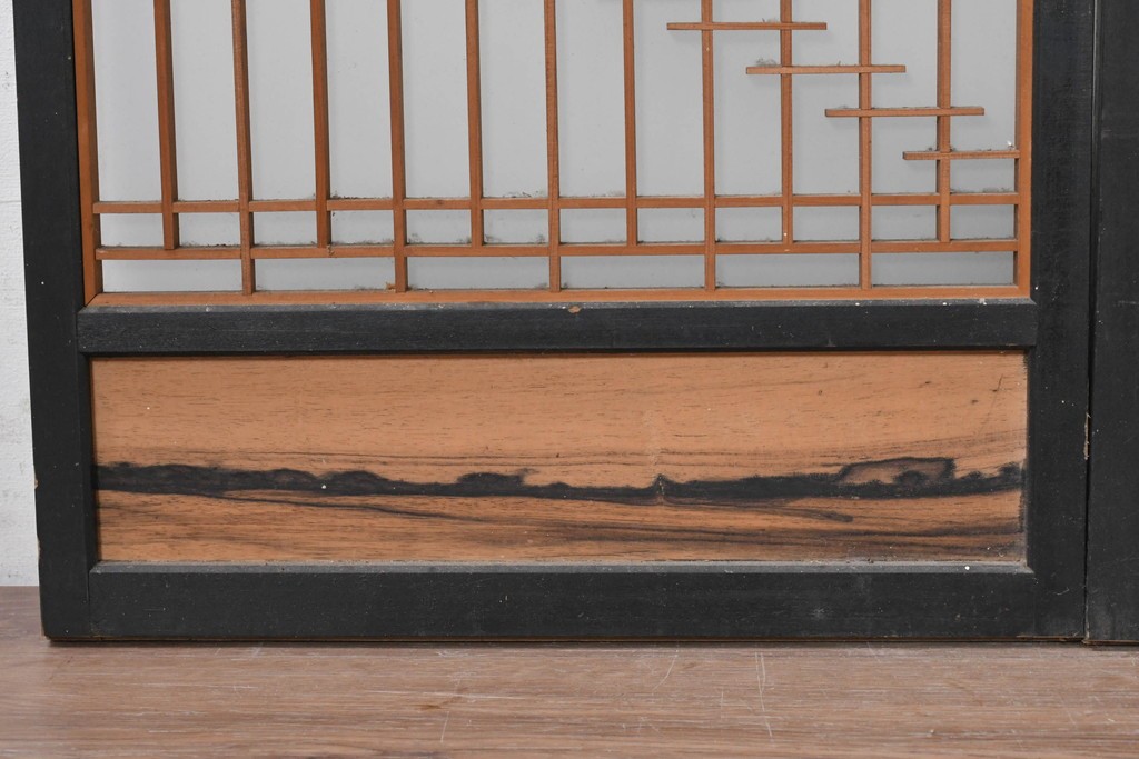 ヴィンテージ建具　昭和中期　腰板黒柿材　流れるような組子意匠が美しい片面ガラスの書院戸4枚セット　(R-091464)