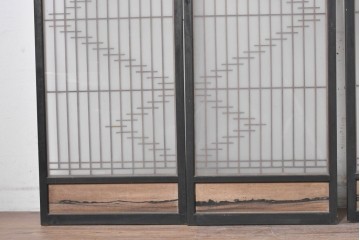 ヴィンテージ建具　昭和中期　腰板黒柿材　流れるような組子意匠が美しい片面ガラスの書院戸4枚セット　(R-091464)