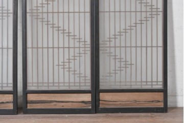ヴィンテージ建具　昭和中期　腰板黒柿材　流れるような組子意匠が美しい片面ガラスの書院戸4枚セット　(R-091464)