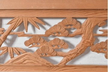 ヴィンテージ建具　昭和後期　豊かな木目と松竹梅の透かし彫りが華やかな欄間2枚セット　(R-091466)
