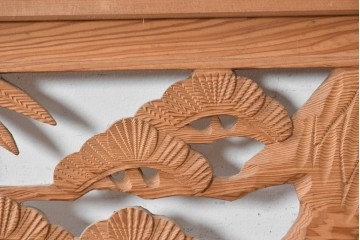 ヴィンテージ建具　昭和後期　豊かな木目と松竹梅の透かし彫りが華やかな欄間2枚セット　(R-091466)