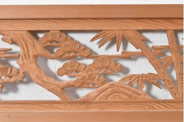 ヴィンテージ建具　昭和後期　豊かな木目と松竹梅の透かし彫りが華やかな欄間2枚セット　(R-091466)