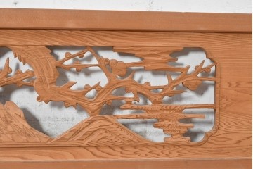 ヴィンテージ建具　昭和後期　豊かな木目と松竹梅の透かし彫りが華やかな欄間2枚セット　(R-091466)