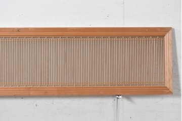 ヴィンテージ建具　昭和後期　片面ガラス　繊細な縦格子が連なる筬欄間1枚　(R-091470)