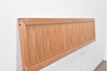 ヴィンテージ建具　昭和後期　片面ガラス　繊細な縦格子が連なる筬欄間1枚　(R-091470)