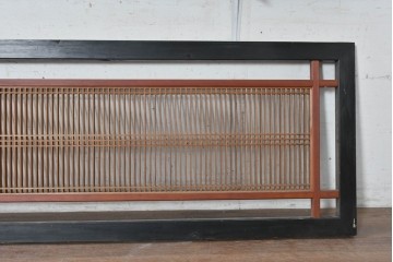 アンティーク建具　昭和初期から昭和中期　黒い外枠がレトロな筬欄間2枚セット　(R-091471)