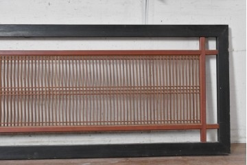 アンティーク建具　昭和初期から昭和中期　黒い外枠がレトロな筬欄間2枚セット　(R-091471)