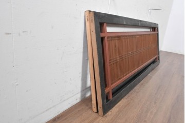 アンティーク建具　昭和初期から昭和中期　黒い外枠がレトロな筬欄間2枚セット　(R-091471)