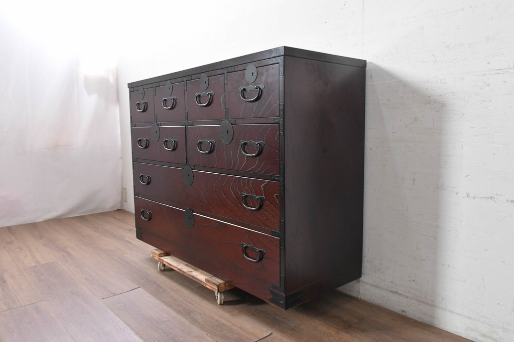 中古　美品　国産　青木産業　江戸シリーズ　欅(ケヤキ)材　重厚な金具使いと力強い杢目が魅力の整理箪笥　(R-091473)