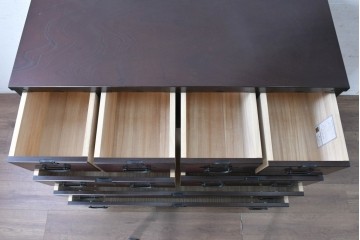 中古　美品　国産　青木産業　江戸シリーズ　欅(ケヤキ)材　重厚な金具使いと力強い杢目が魅力の整理箪笥　(R-091473)