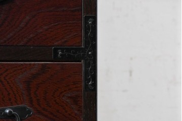中古　美品　国産　青木産業　江戸シリーズ　欅(ケヤキ)材　重厚な金具使いと力強い杢目が魅力の整理箪笥　(R-091473)