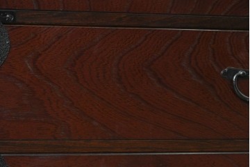 中古　美品　国産　青木産業　江戸シリーズ　欅(ケヤキ)材　重厚な金具使いと力強い杢目が魅力の整理箪笥　(R-091473)