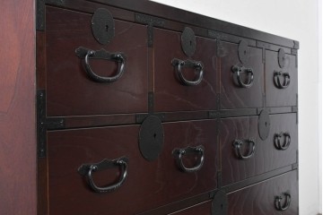 中古　美品　国産　青木産業　江戸シリーズ　欅(ケヤキ)材　重厚な金具使いと力強い杢目が魅力の整理箪笥　(R-091473)