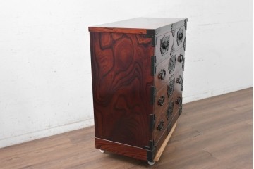 中古　岩谷堂箪笥　「菊幸」　菊文様の金具が重厚感を高める衣装箪笥　(R-091474)