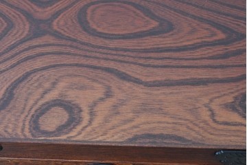 中古　岩谷堂箪笥　「菊幸」　菊文様の金具が重厚感を高める衣装箪笥　(R-091474)