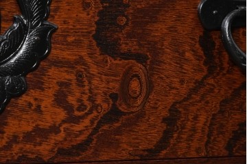 中古　岩谷堂箪笥　「菊幸」　菊文様の金具が重厚感を高める衣装箪笥　(R-091474)
