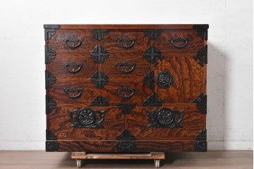 中古　希少デザイン　岩谷堂箪笥　「菊幸」　力強い杢目と左右非対称のデザインが印象的な衣装箪笥　(R-091475)