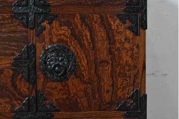 中古　希少デザイン　岩谷堂箪笥　「菊幸」　力強い杢目と左右非対称のデザインが印象的な衣装箪笥　(R-091475)