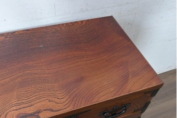 中古　美品　岩谷堂箪笥　縦桟を配した板戸と力強い木目が美しいキャスター付きサイドボード　(R-091476)