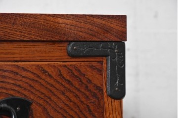 中古　美品　岩谷堂箪笥　縦桟を配した板戸と力強い木目が美しいキャスター付きサイドボード　(R-091476)