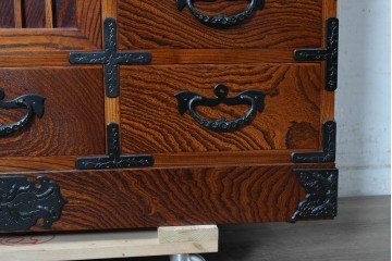 中古　美品　岩谷堂箪笥　縦桟を配した板戸と力強い木目が美しいキャスター付きサイドボード　(R-091476)