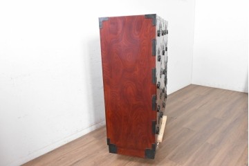 和製ヴィンテージ　美品　仙台箪笥　金具師 八重樫今朝吉作　木地呂塗り　牡丹の大きな手打ち金具が趣深い衣装箪笥　(R-091477)